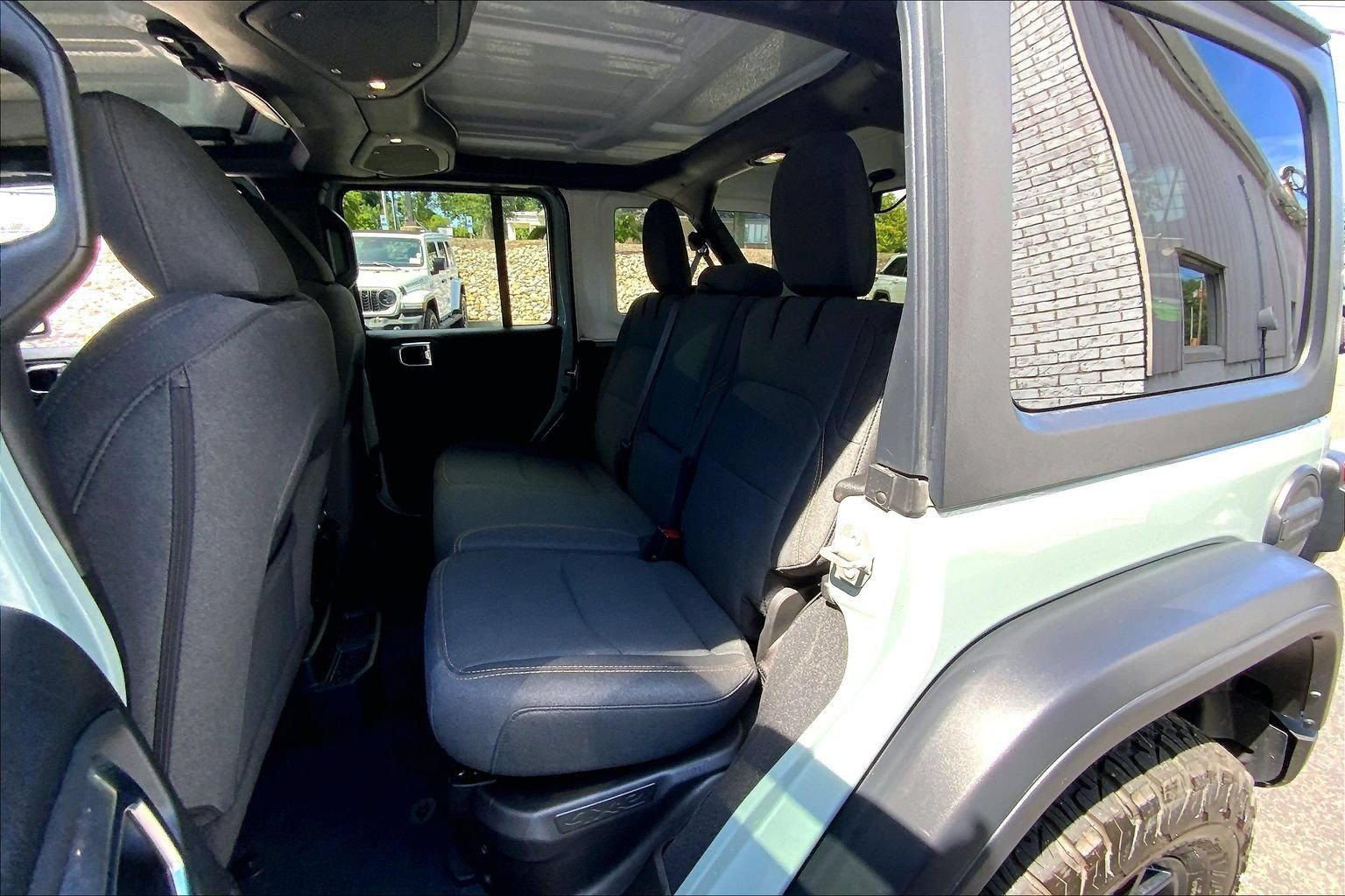 Used 2024 Jeep Wrangler Unlimited AWD/4WD image 15