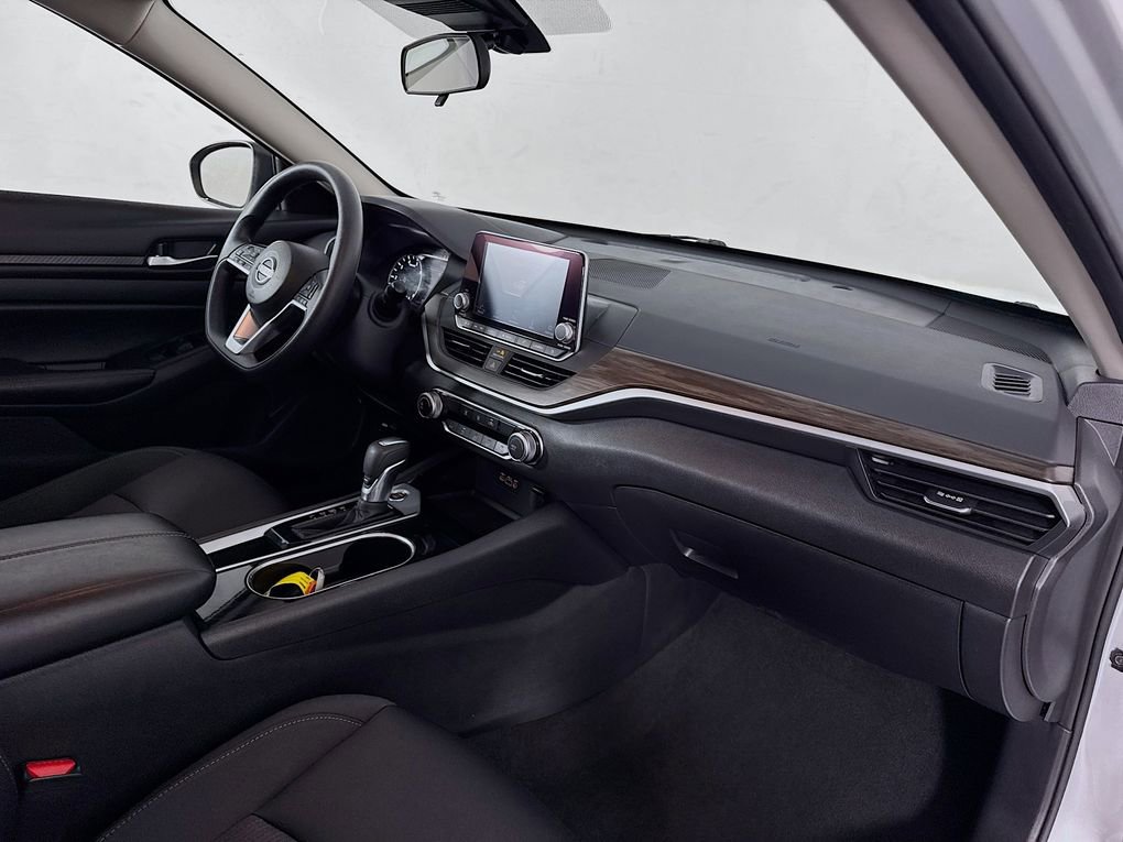 Used 2024 Nissan Altima 2.5 SV image 31