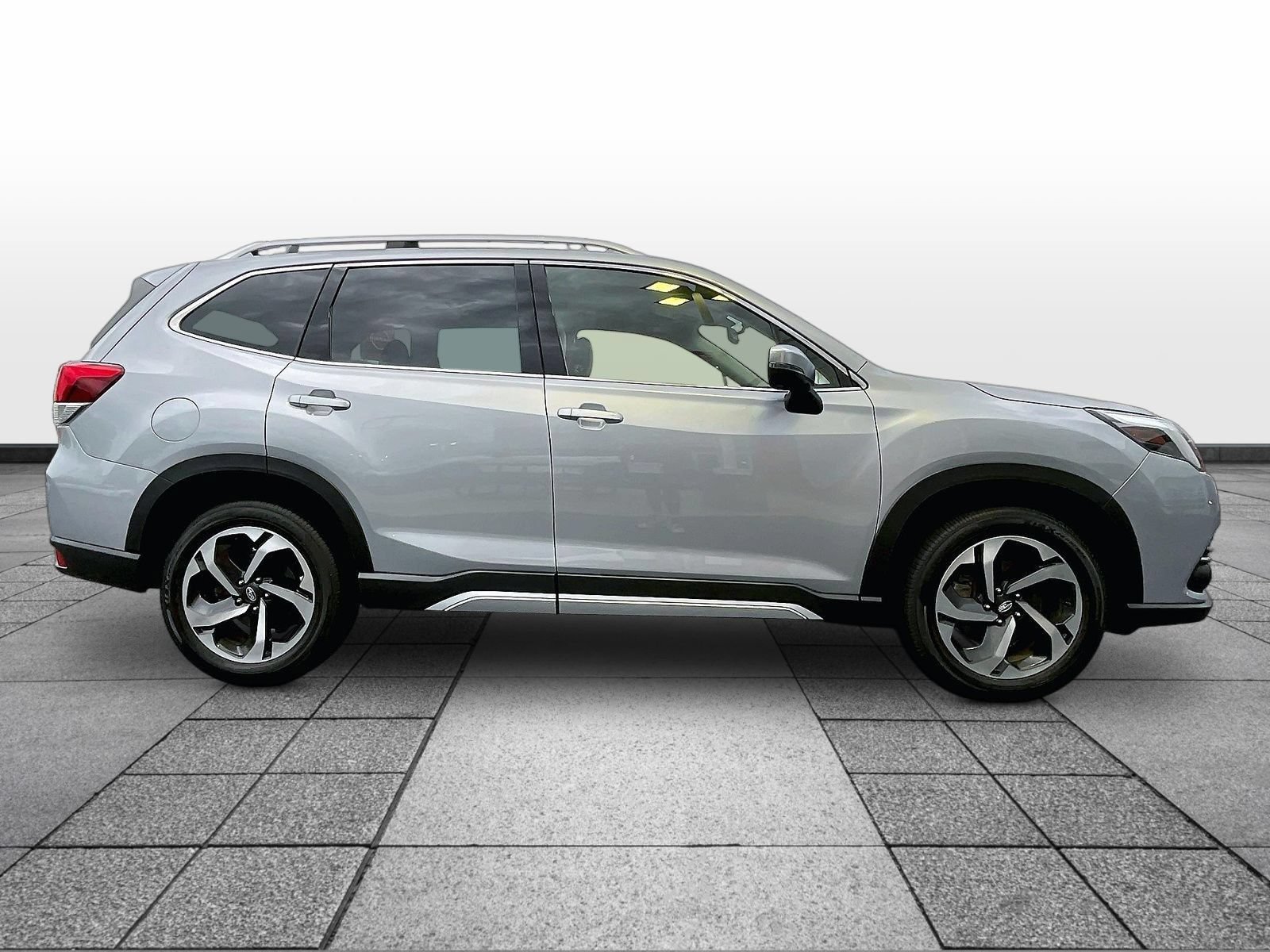 Used 2023 Subaru Forester Touring AWD/4WD image 4