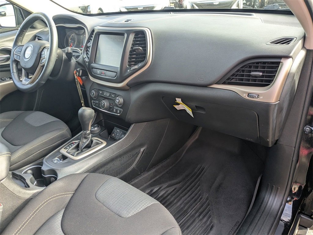 Used 2017 Jeep Cherokee Latitude w/ Safety/Convenience Group image 30