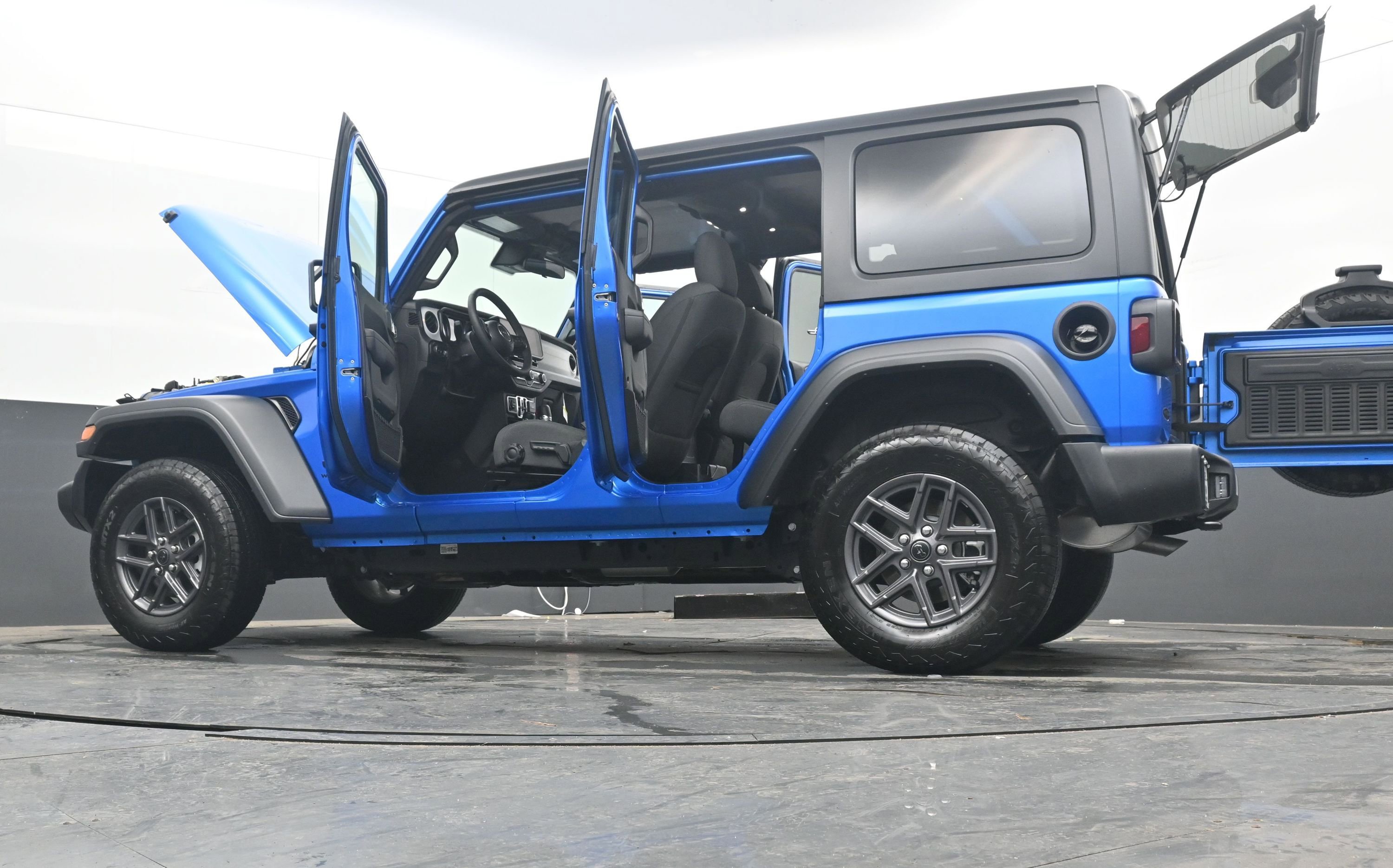 Used 2025 Jeep Wrangler Sport S image 43