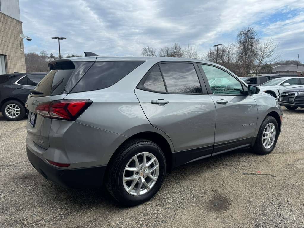 Used 2024 Chevrolet Equinox LS w/ LS Convenience Package image 6