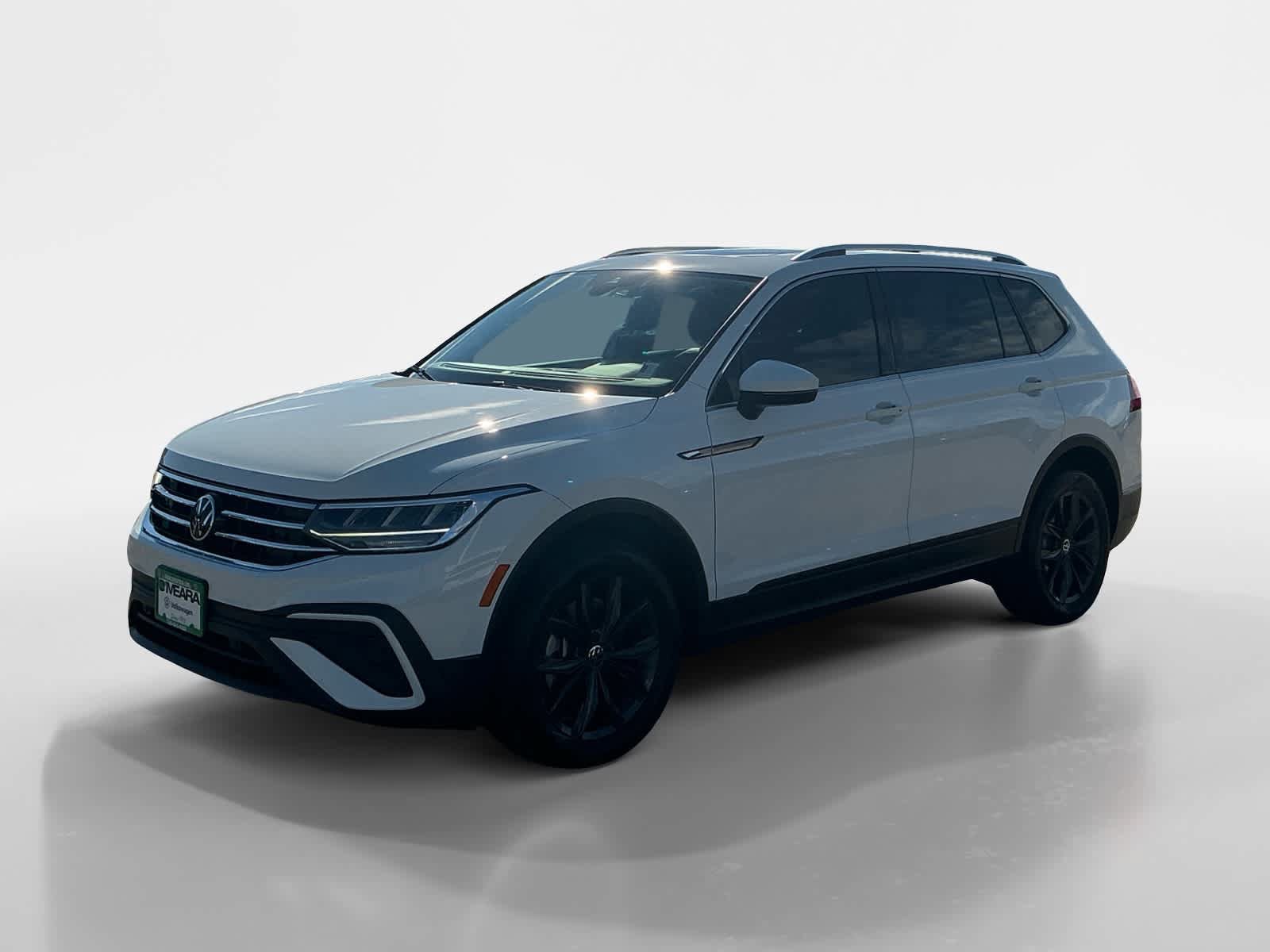 Used 2024 Volkswagen Tiguan SE w/ Panoramic Sunroof Package