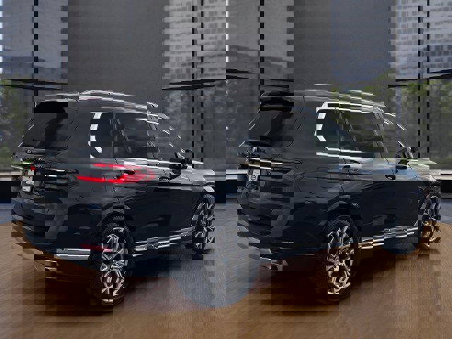 Used 2025 BMW X7 xDrive40i w/ Premium Package image 5