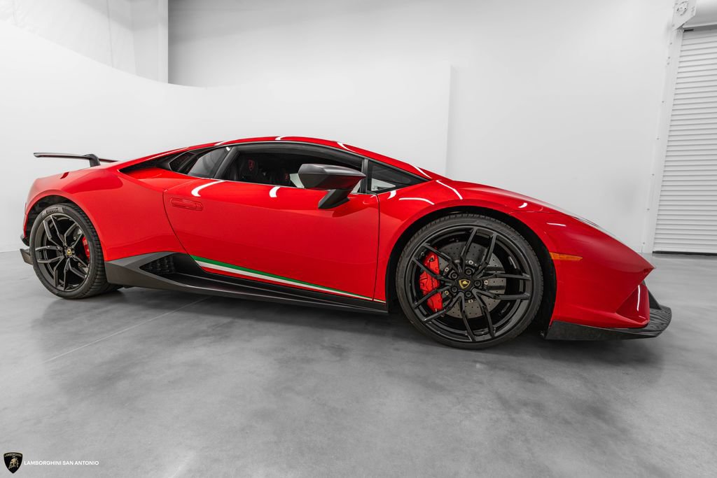 Used 2018 Lamborghini Huracan Performante AWD/4WD image 5