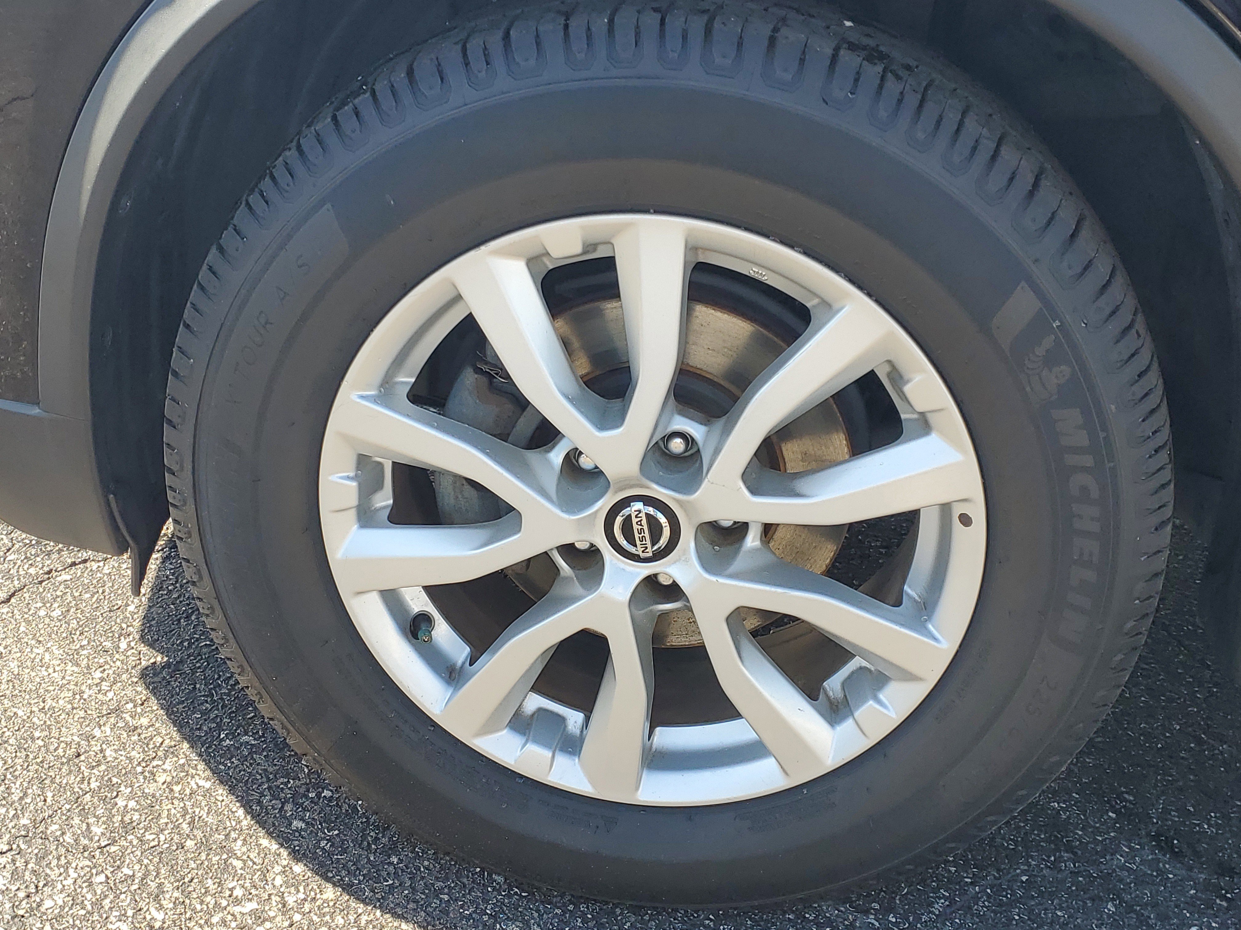 Used 2020 Nissan Rogue SV image 9