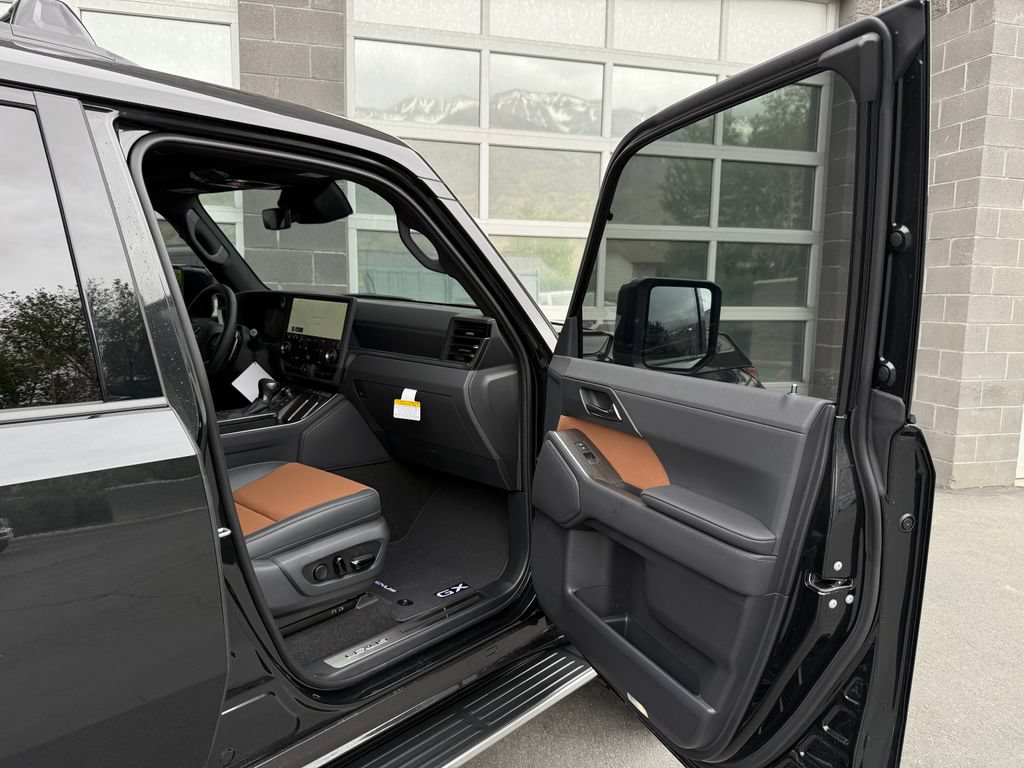 Used 2026 Lexus GX 550 w/ Accessory Package (ZB) AWD/4WD image 18
