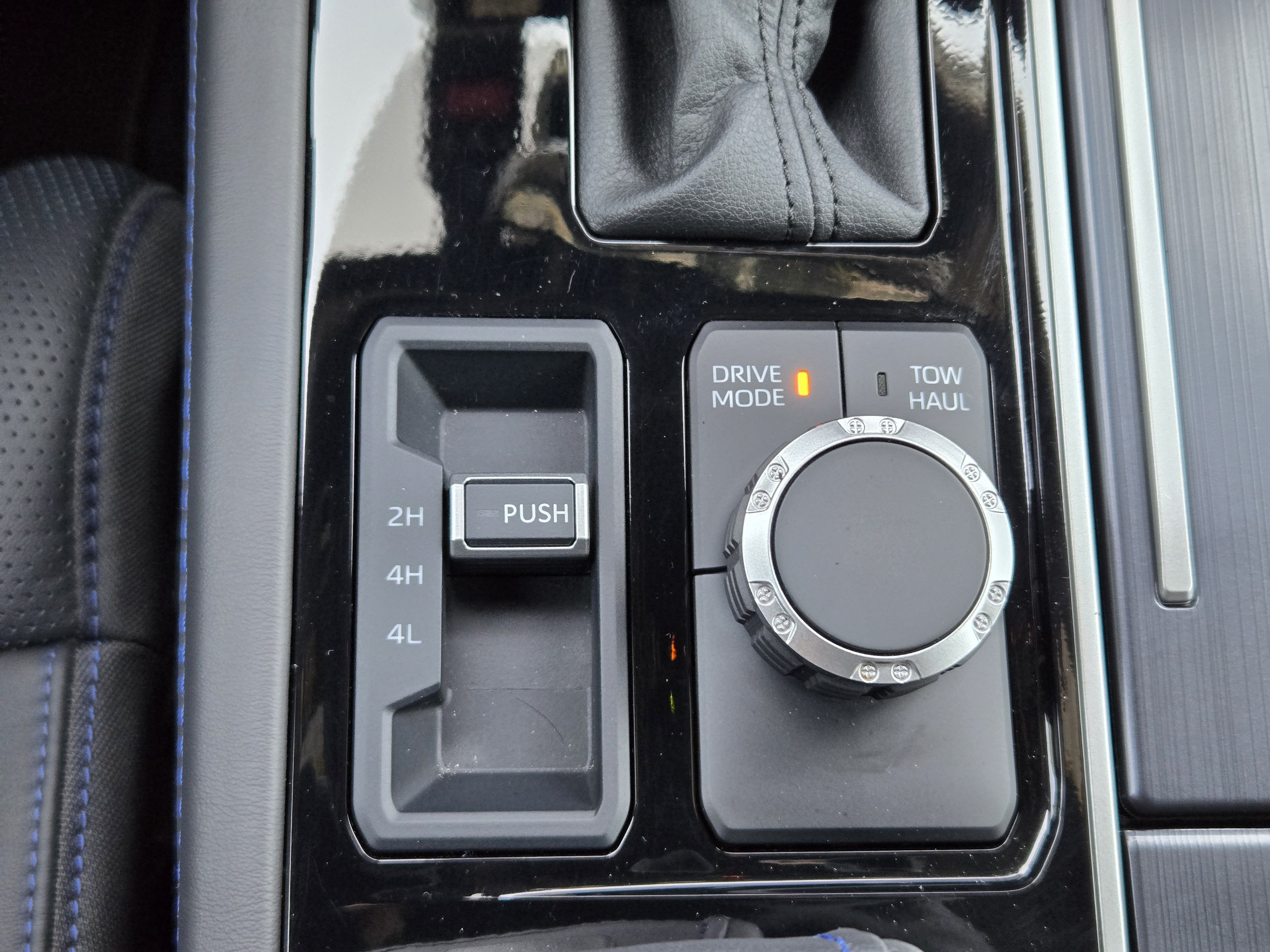 Used 2025 Toyota Sequoia Platinum AWD/4WD image 16