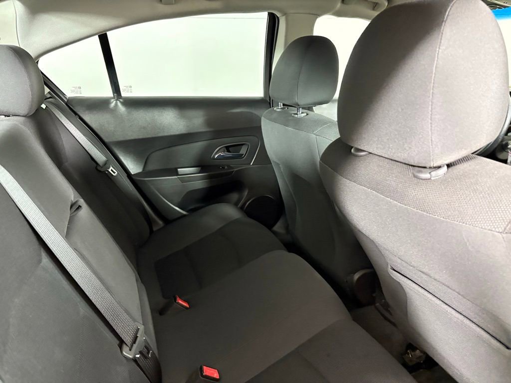 Used 2015 Chevrolet Cruze LT w/ Technology Package image 17