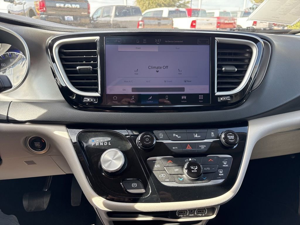 Used 2024 Chrysler Pacifica Touring-L FWD image 32