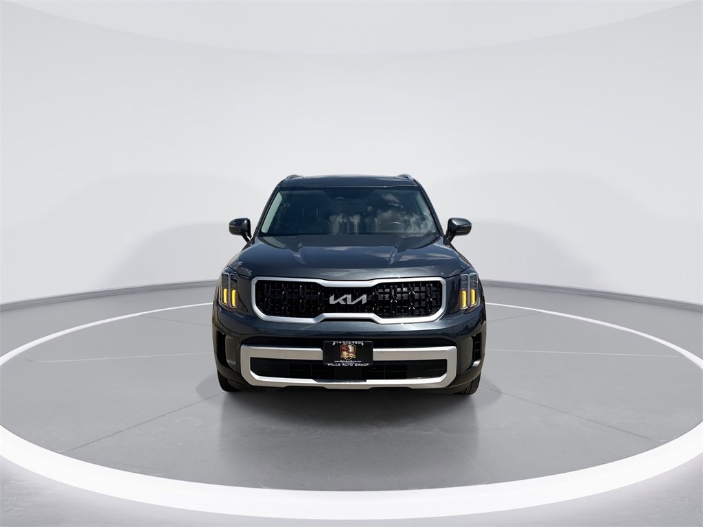 Used 2024 Kia Telluride EX w/ EX Captain's Chair Package image 3