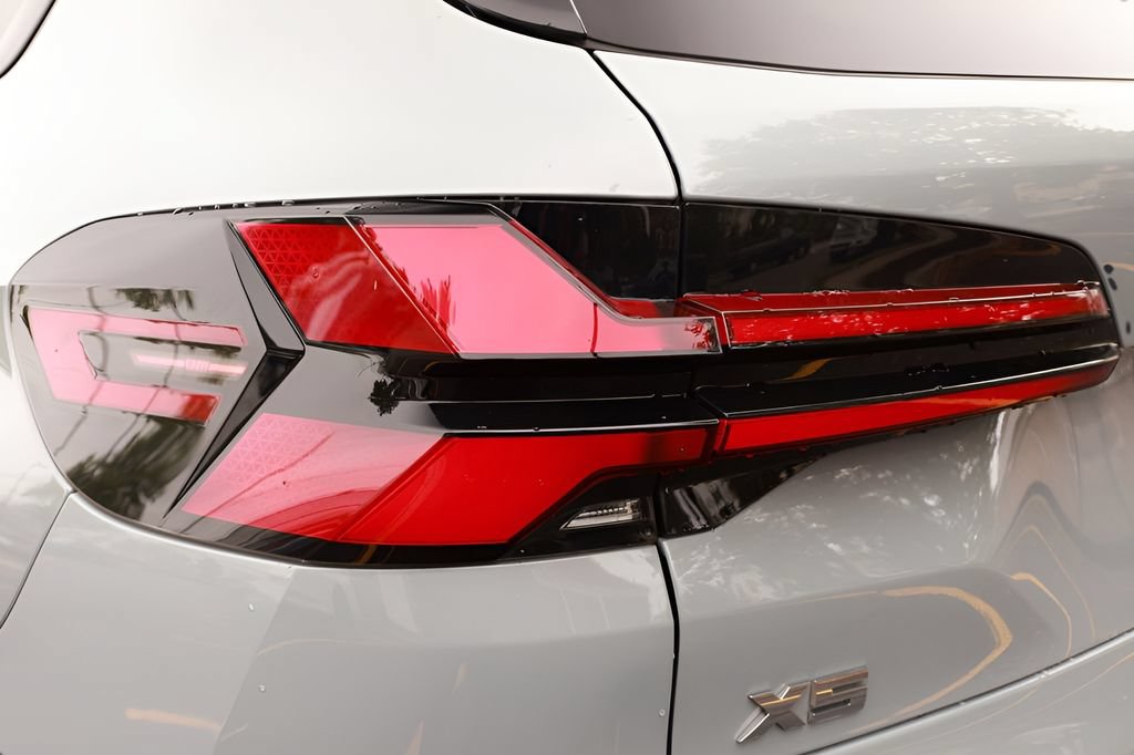 Used 2024 BMW X5 M60i AWD/4WD image 12