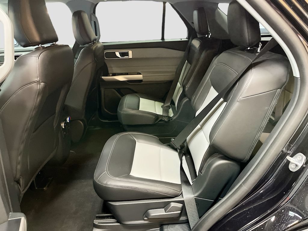 Used 2023 Ford Explorer XLT w/ Equipment Group 202A AWD/4WD image 25