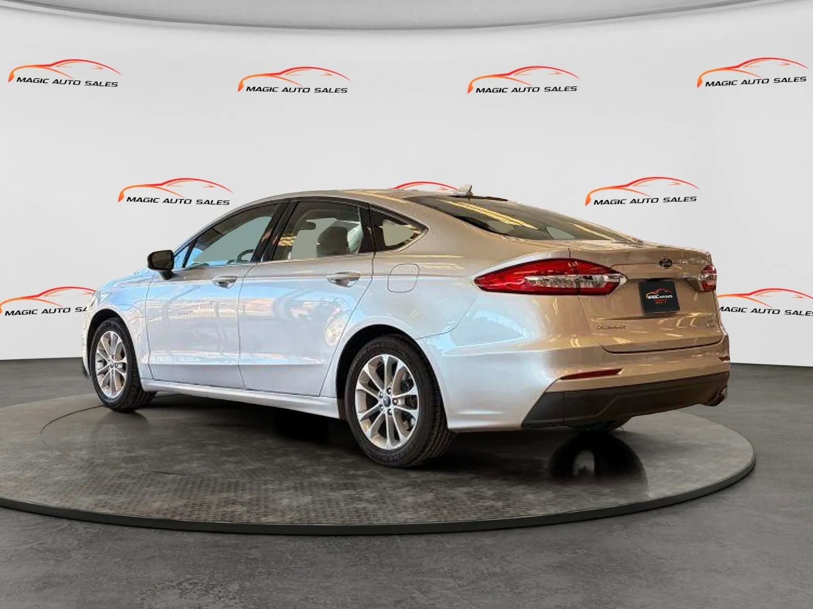 Used 2019 Ford Fusion SE image 7
