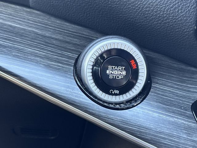 Used 2024 Jeep Wagoneer Series II w/ Flexible Seating Group image 37