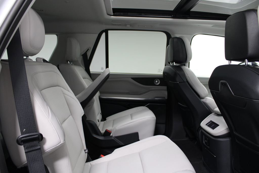New 2026 Lincoln Navigator Reserve AWD/4WD image 32