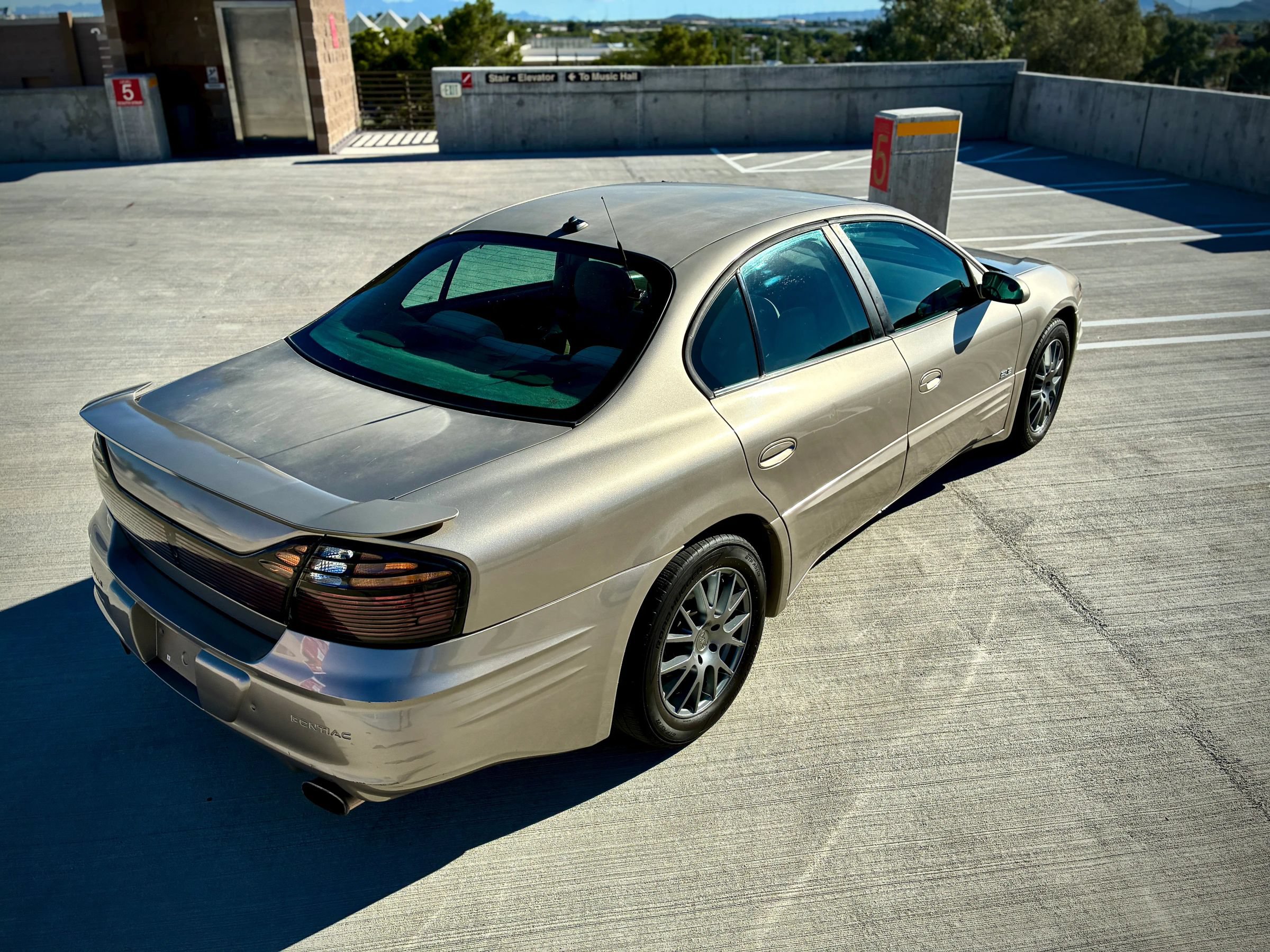 Used 2003 Pontiac Bonneville SLE FWD image 12