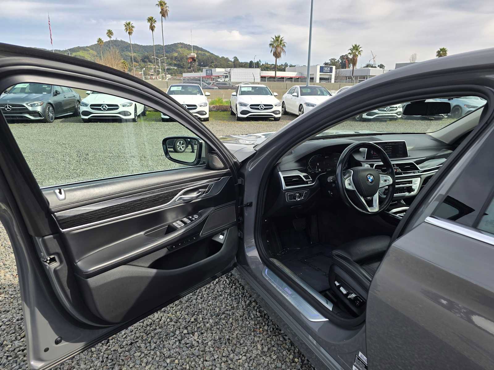 Used 2020 BMW 745e xDrive image 21