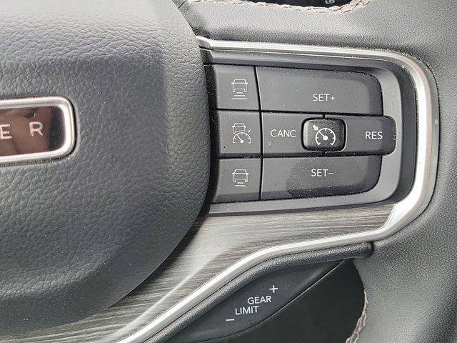 Used 2024 Jeep Wagoneer Series III AWD/4WD image 28