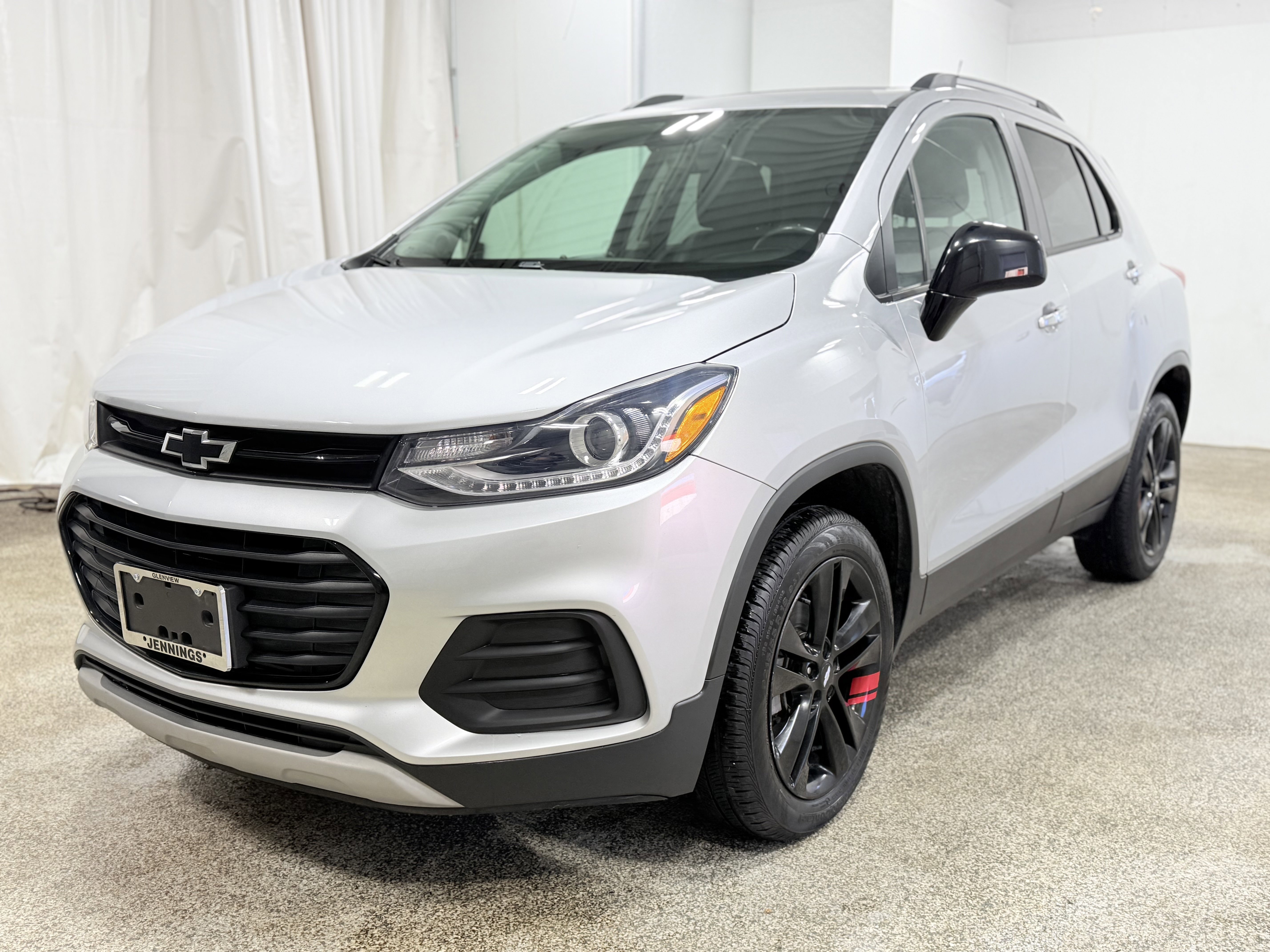Used 2019 Chevrolet Trax LT w/ Sun & Sound Package image 3