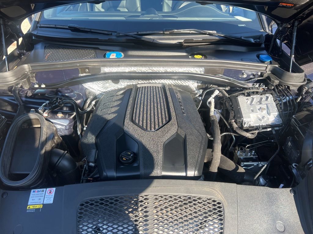 Used 2022 Porsche Macan Base image 29