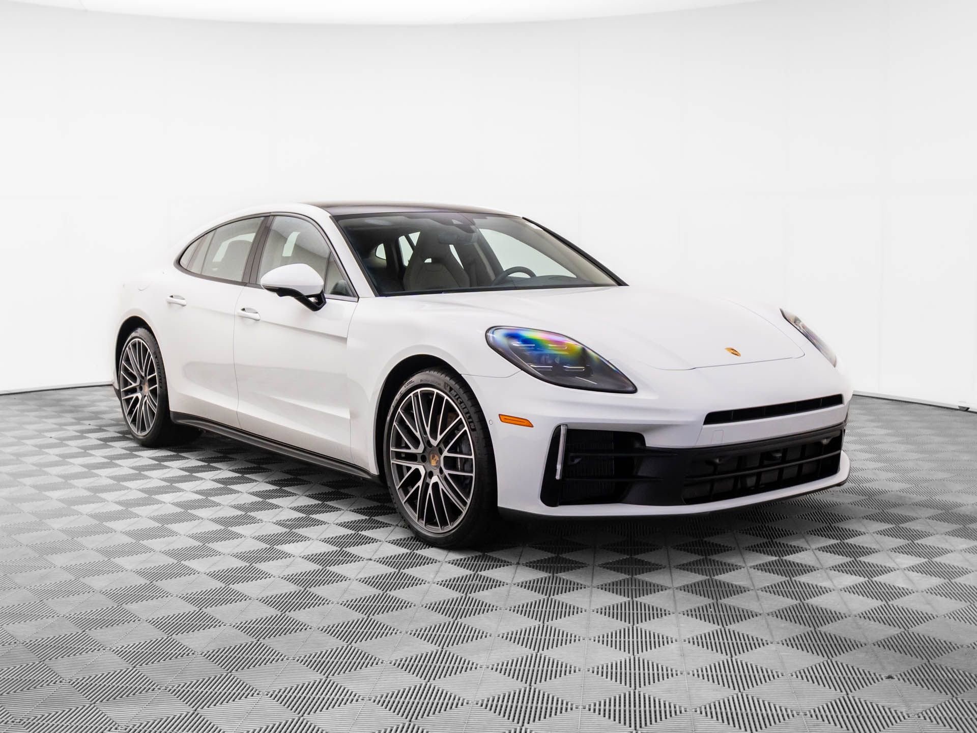Certified 2025 Porsche Panamera 4 image 6