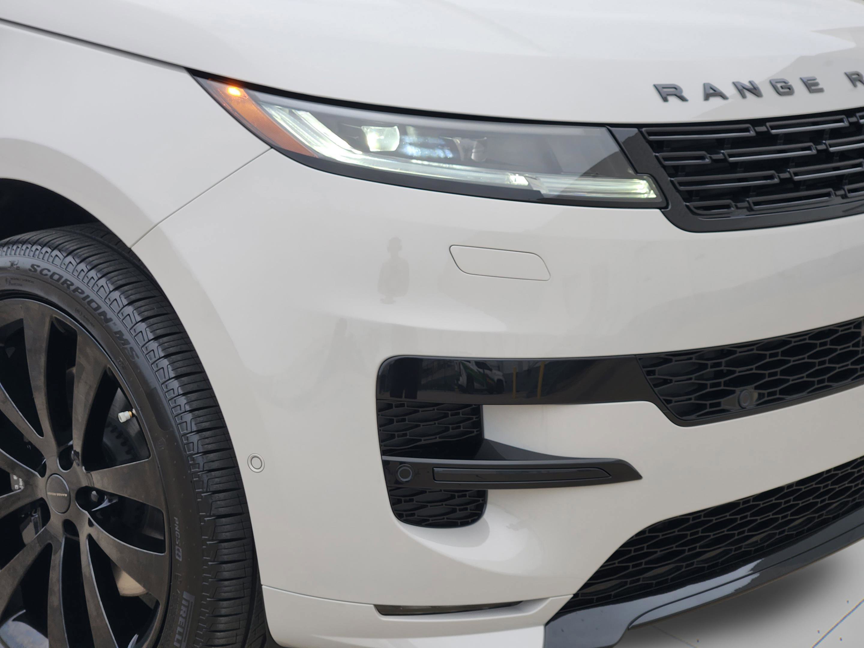 New 2026 Land Rover Range Rover Sport Dynamic SE AWD/4WD image 8