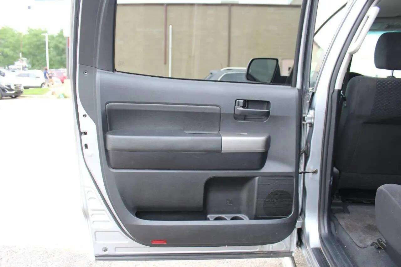 Used 2013 Toyota Tundra 4x4 CrewMax image 21