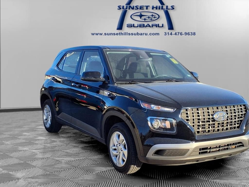 Used 2022 Hyundai Venue SE image 1