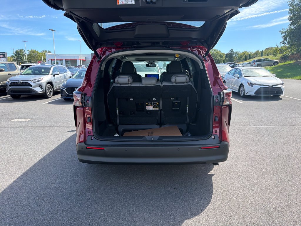 New 2026 Toyota Sienna XLE FWD image 12