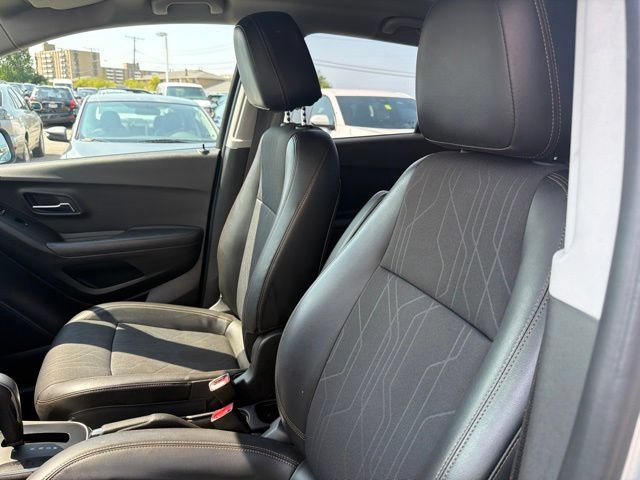 Used 2019 Chevrolet Trax LT w/ LT Convenience Package FWD image 14