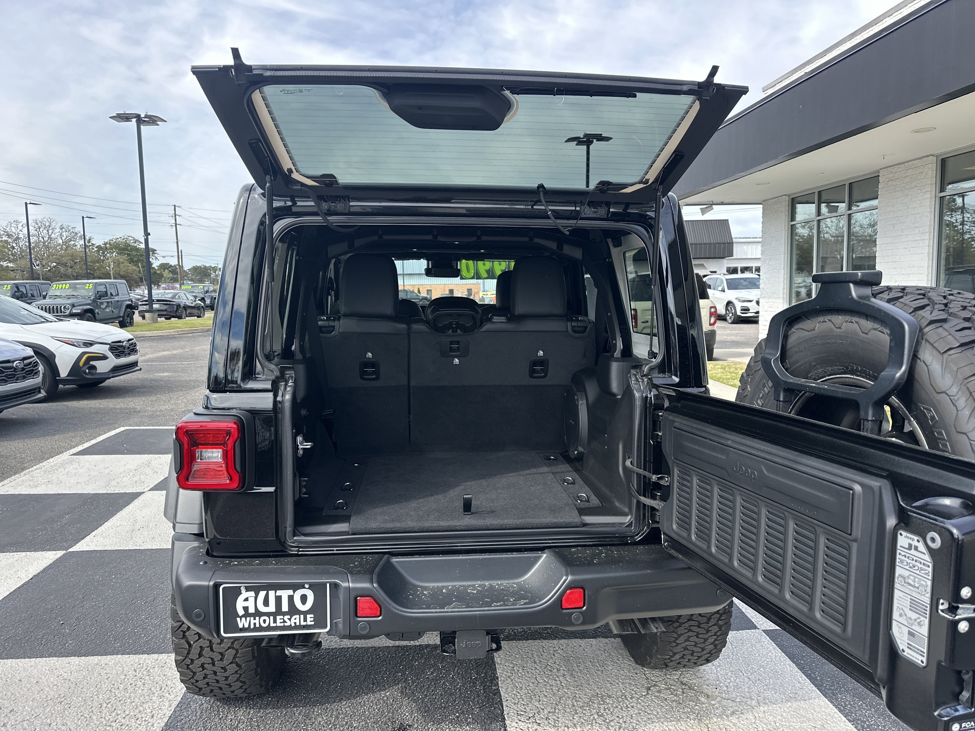 Used 2026 Jeep Wrangler Unlimited Rubicon 392 image 9