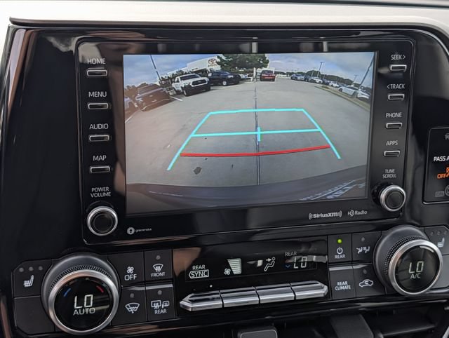 Used 2022 Toyota Highlander XLE AWD/4WD image 18