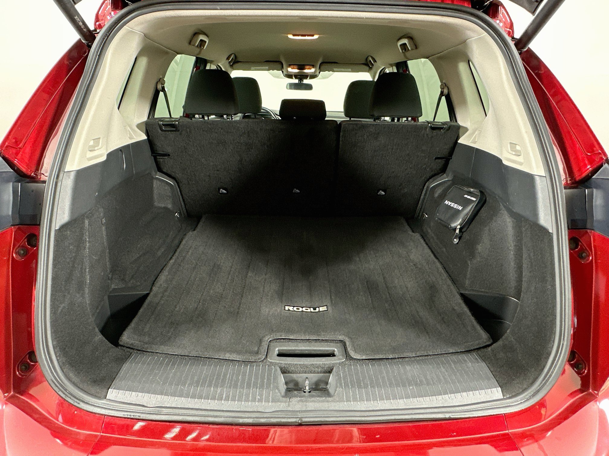 Used 2025 Nissan Rogue SV AWD/4WD image 27