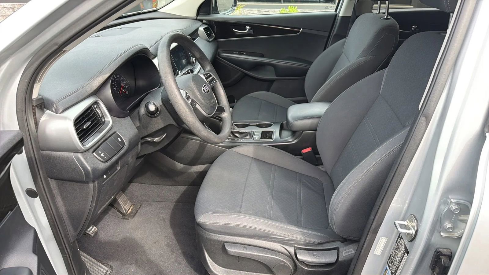 Used 2019 Kia Sorento L image 11