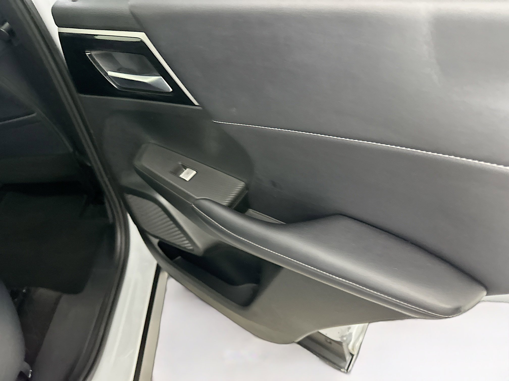 Used 2024 Mitsubishi Outlander SE image 32