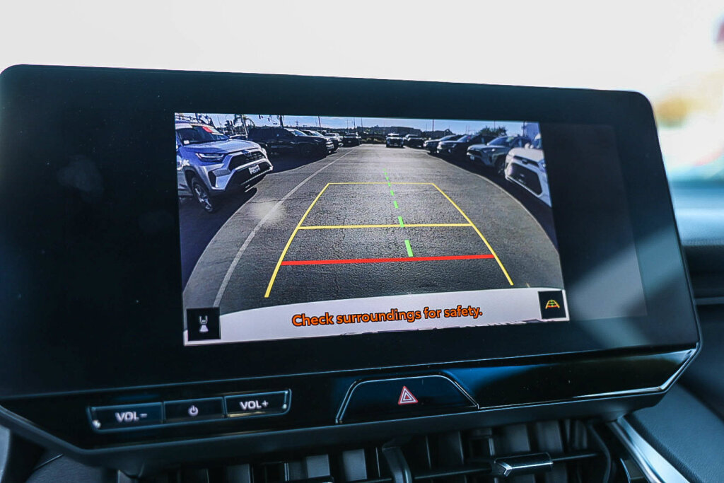 Certified 2023 Toyota Venza XLE AWD/4WD image 14