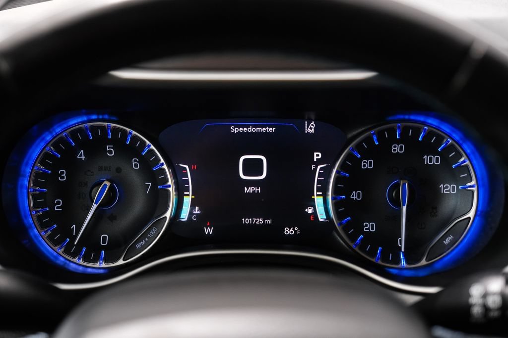 Used 2021 Chrysler Pacifica Touring-L FWD image 15