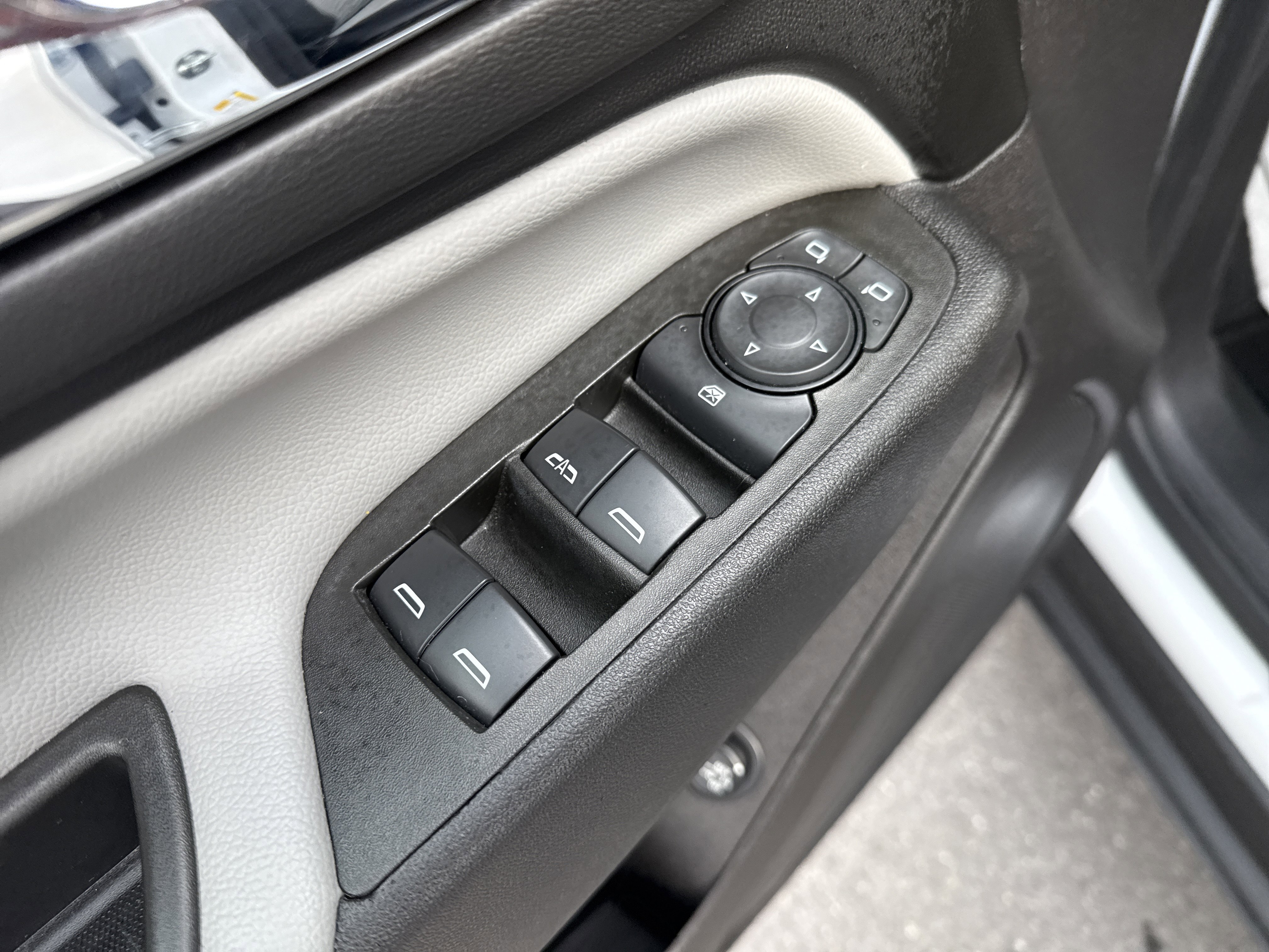 Used 2024 Chevrolet Equinox LT image 17