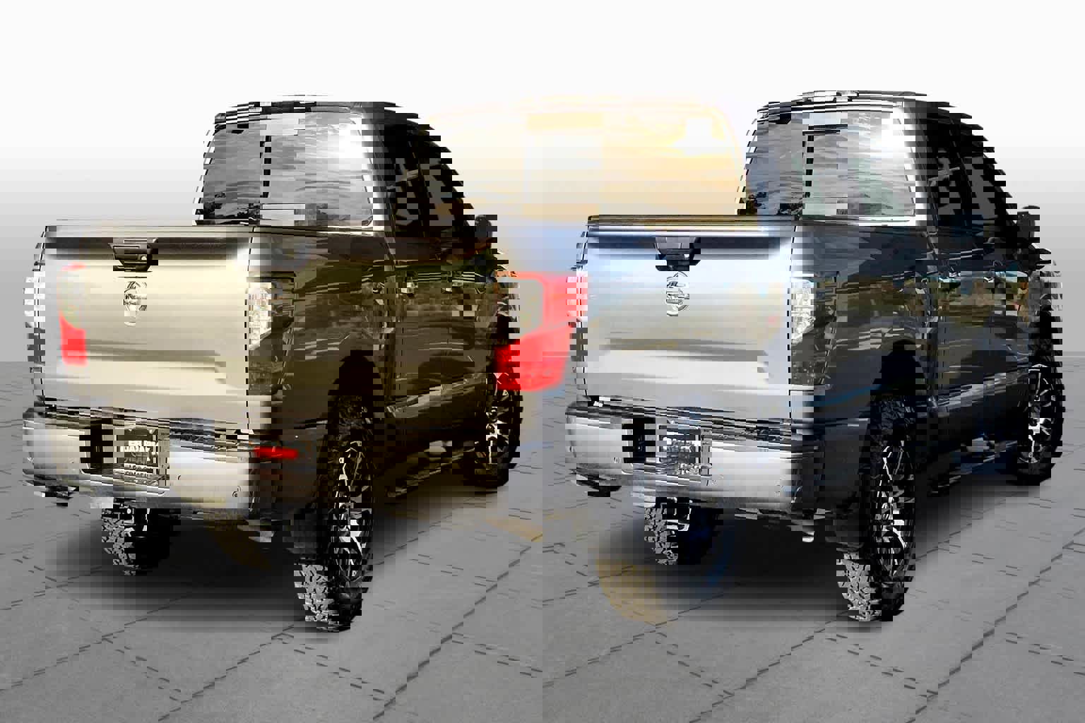 Used 2021 Nissan Titan SV w/ SV Convenience Package image 13