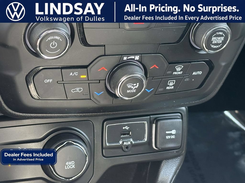 Used 2018 Jeep Renegade Latitude w/ Cold Weather Group AWD/4WD image 18