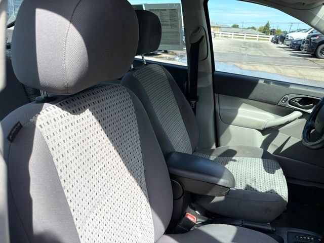 Used 2006 Ford Focus ZX4 Sedan FWD image 21