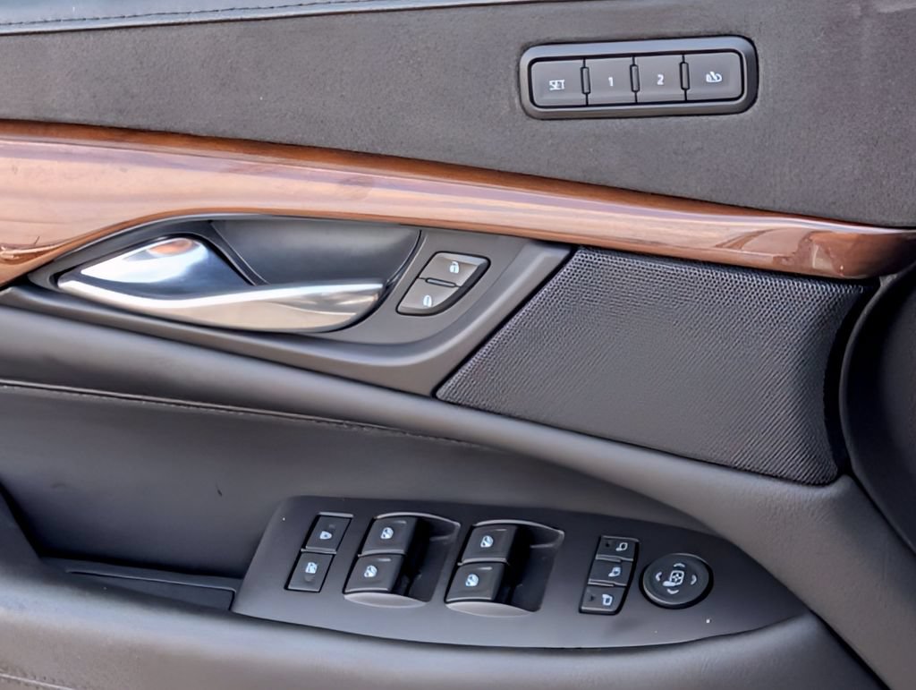 Used 2019 Cadillac Escalade ESV Premium Luxury w/ Escalade Sport Edition AWD/4WD image 23