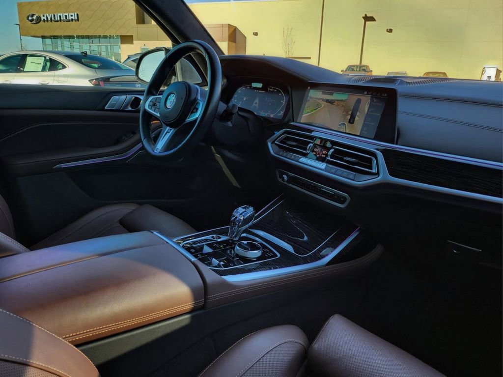 Used 2022 BMW X7 M50i w/ Dynamic Handling Package image 31