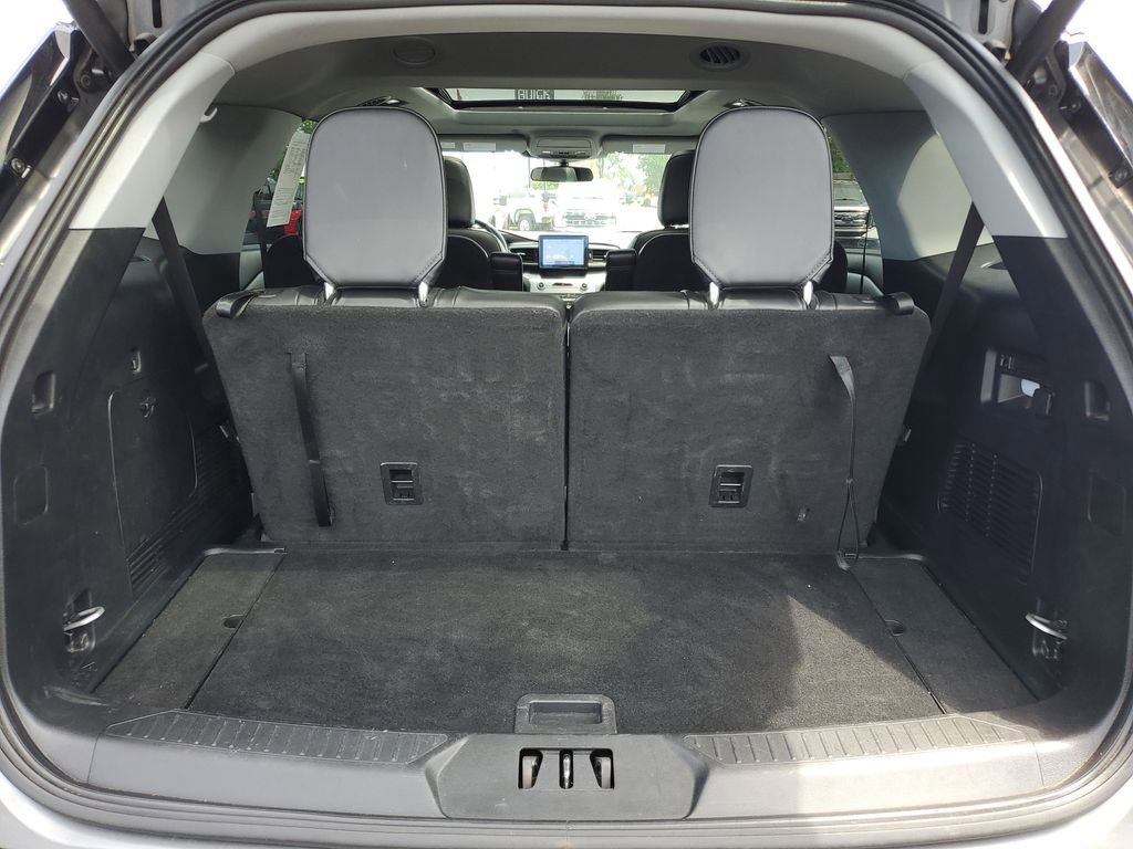 Used 2023 Ford Explorer XLT w/ Equipment Group 202A AWD/4WD image 34