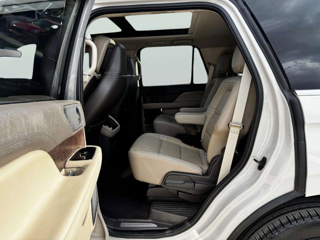 Used 2023 Lincoln Navigator Reserve image 34