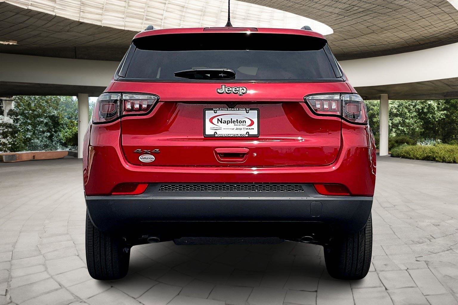 New 2025 Jeep Compass Latitude w/ Sun & Sound Group image 4