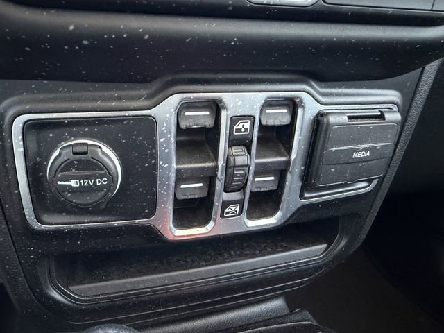 Used 2020 Jeep Wrangler Unlimited Sahara image 21