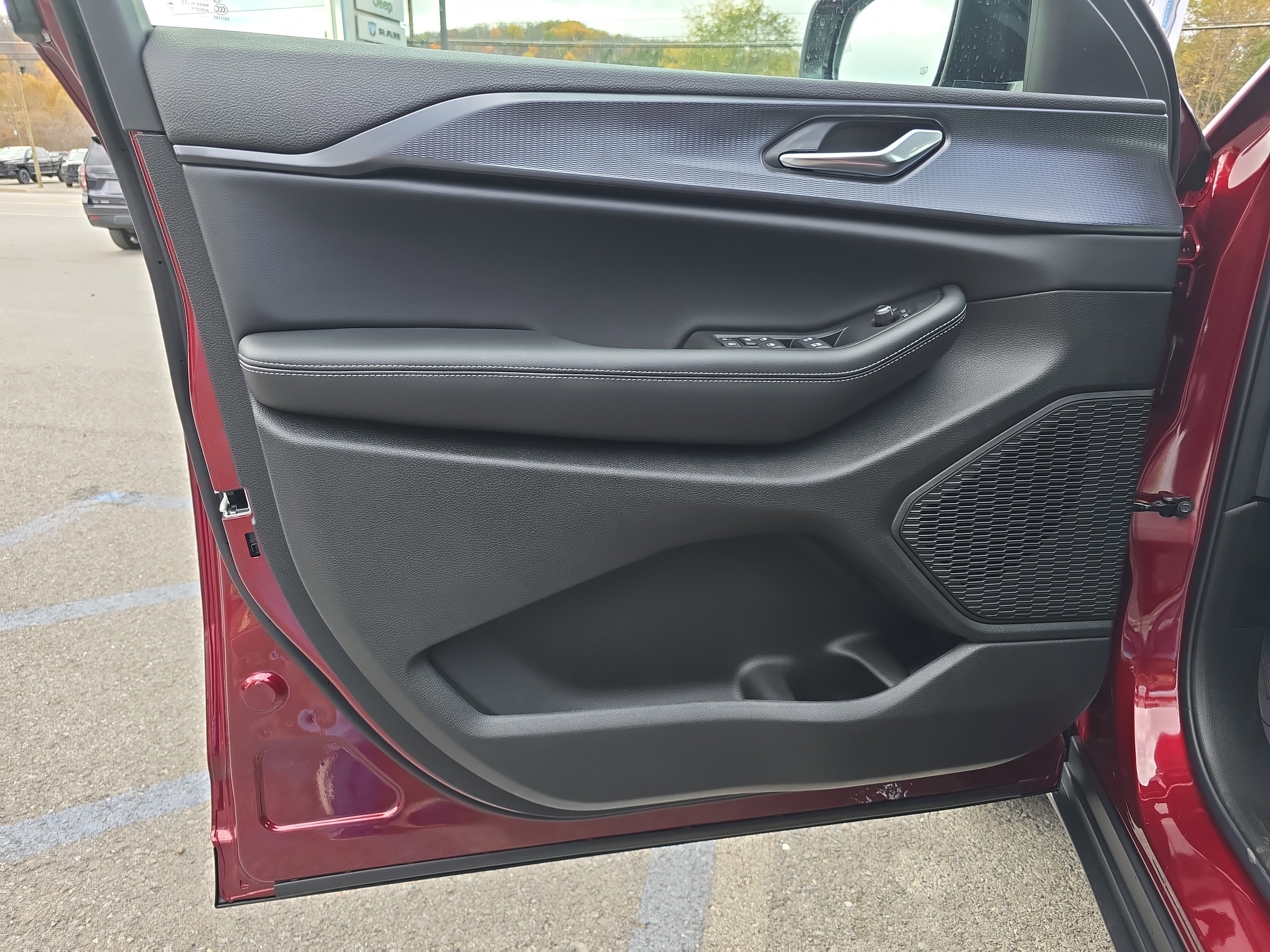 New 2025 Jeep Grand Cherokee Altitude image 17