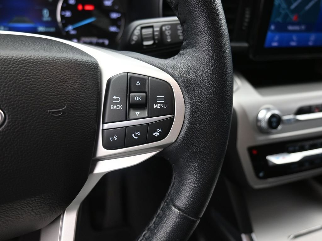 Used 2022 Ford Explorer XLT w/ Equipment Group 202A image 7